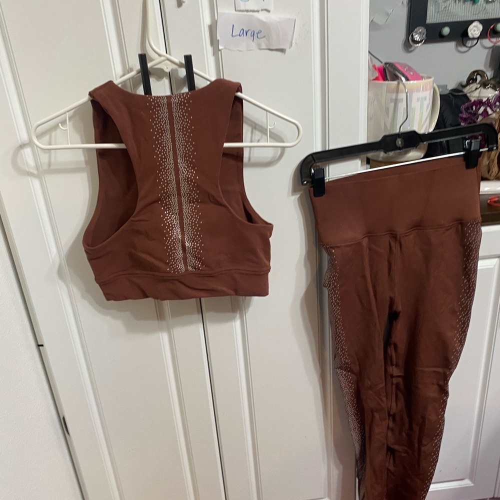 Fabletics Large 2 Piece Set Like New - image 4